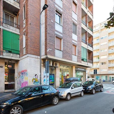 Apartment With Balcony - 50 M Far From M1 Pasteur Milano Esterno foto