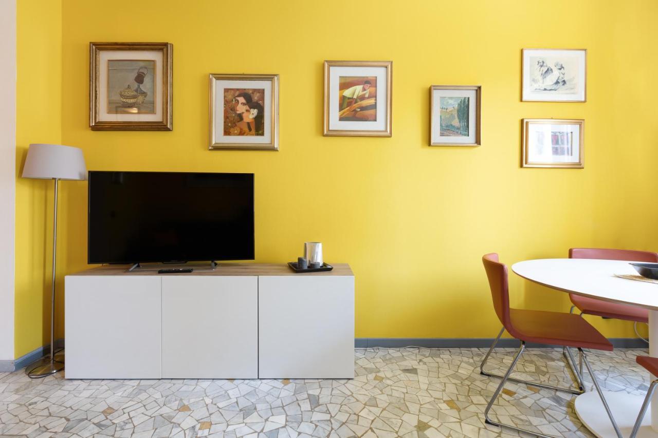 Apartment With Balcony - 50 M Far From M1 Pasteur Milano Esterno foto