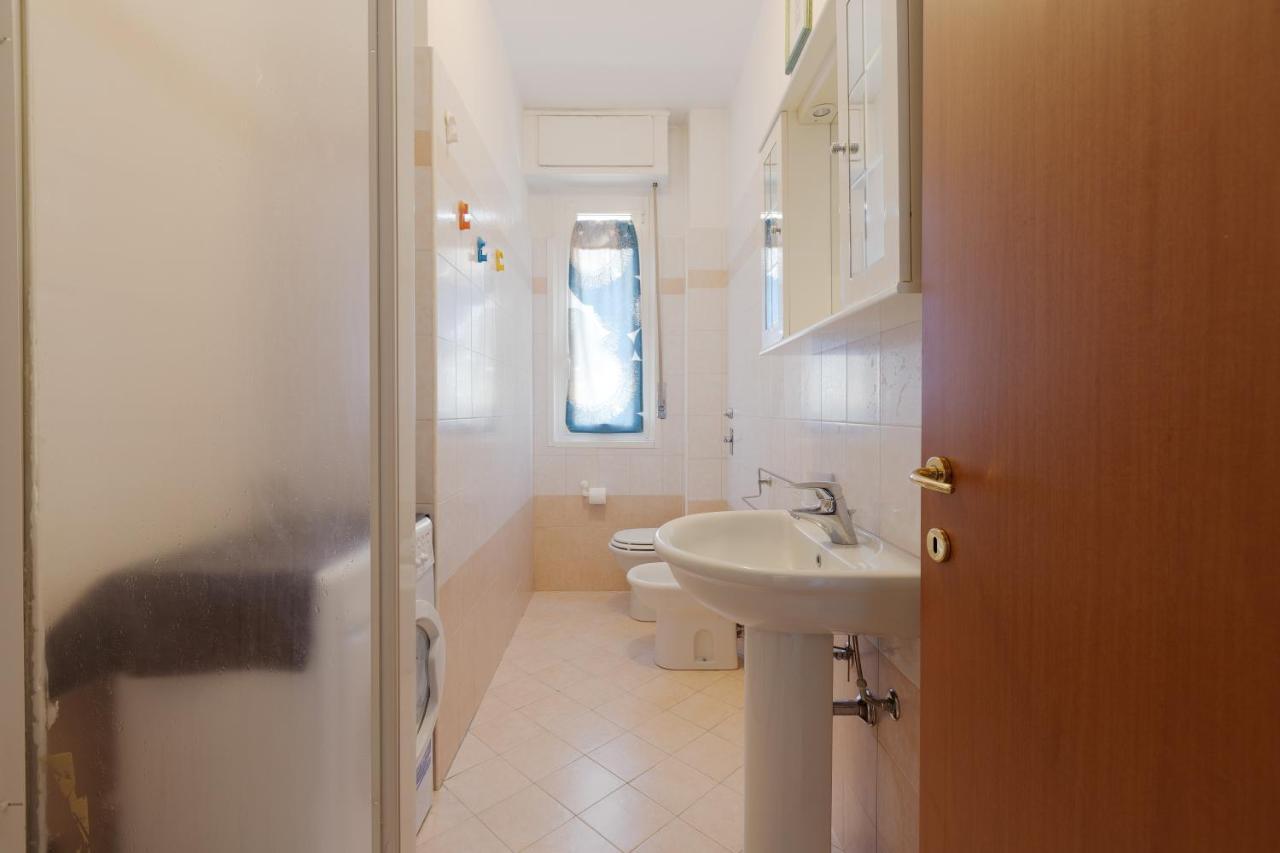 Apartment With Balcony - 50 M Far From M1 Pasteur Milano Esterno foto